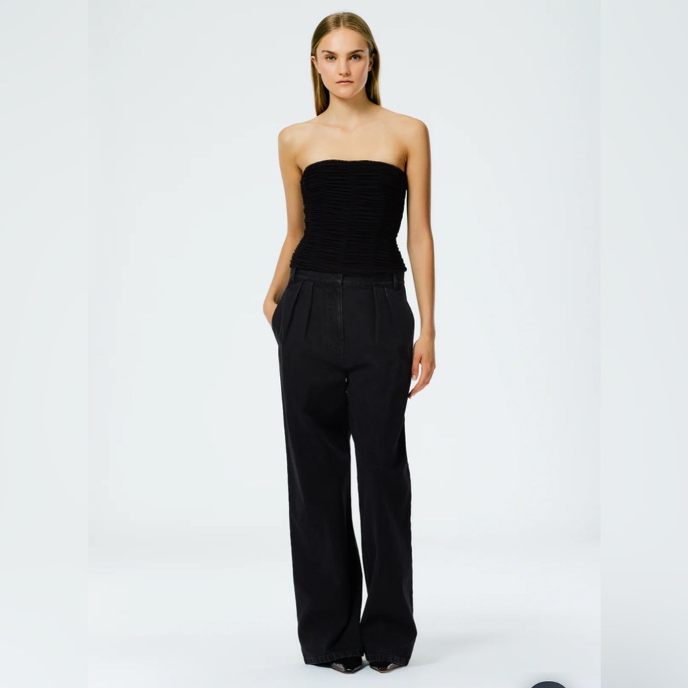 Black Denim Stella
Jean - Regular Length with snaps